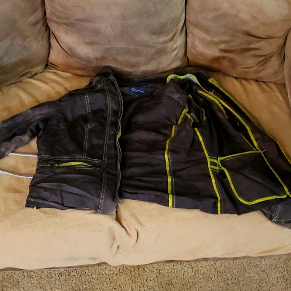 Cropped black and yellow jean jacket - Picture 3 of 3